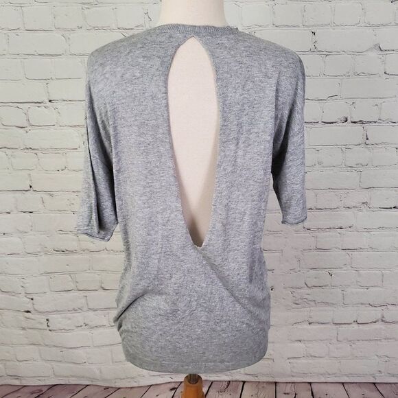 ZOE KARSSEN 𝅺Women's Gray Knit Graphic Top XS - Picture 5 of 8